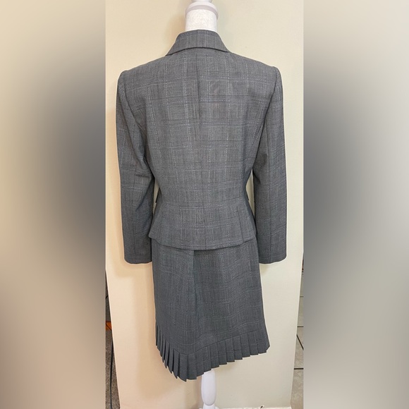 Tahari ASL Women’s 2 Pieces Suit Skirt/ Blazer Wool Blend Gray Plaid Size 6P - Picture 13 of 17